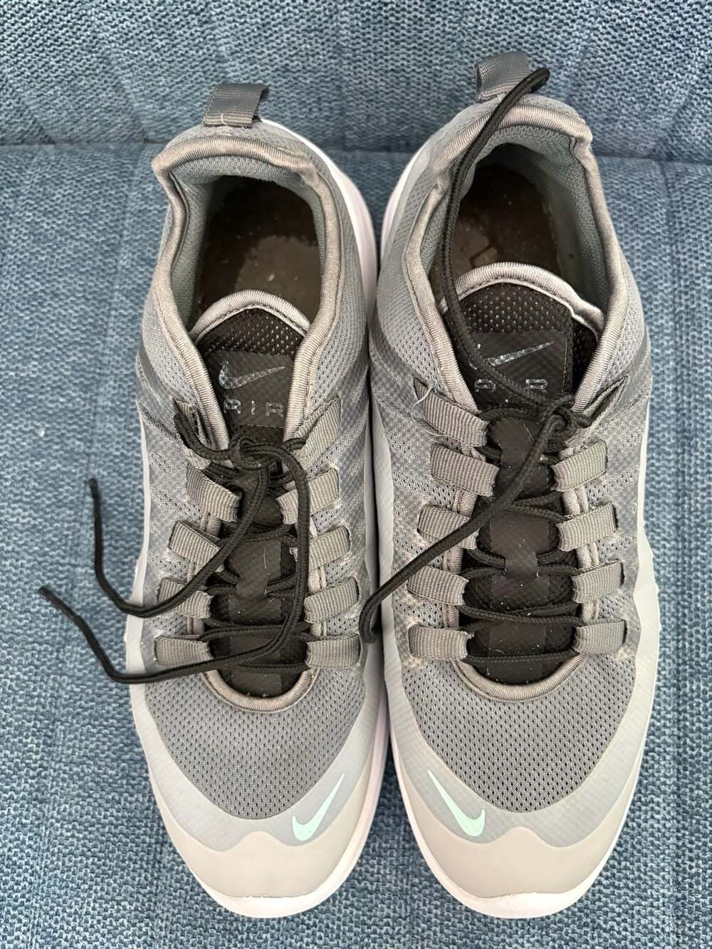 Nike Air Max Axis Size 10 Gray Sneakers